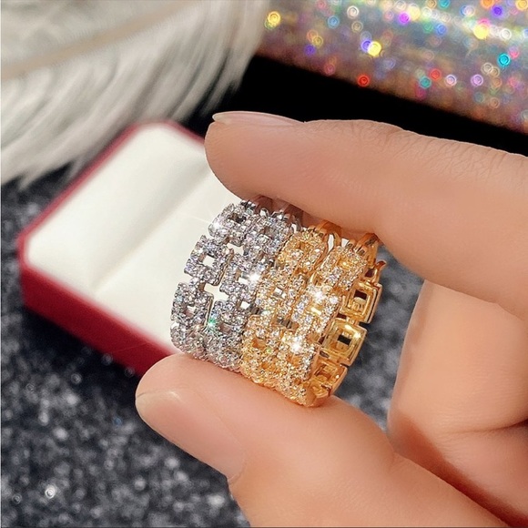 New Women’s Chain Shaped Circle Hollow Hoop Earring - Picture 3 of 4